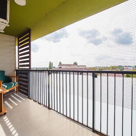 Elegant & Spacious - Central Apartment Орадя Экстерьер фото