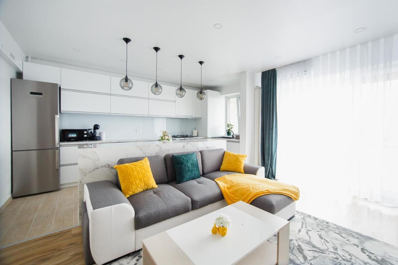 Elegant & Spacious - Central Apartment Орадя Экстерьер фото