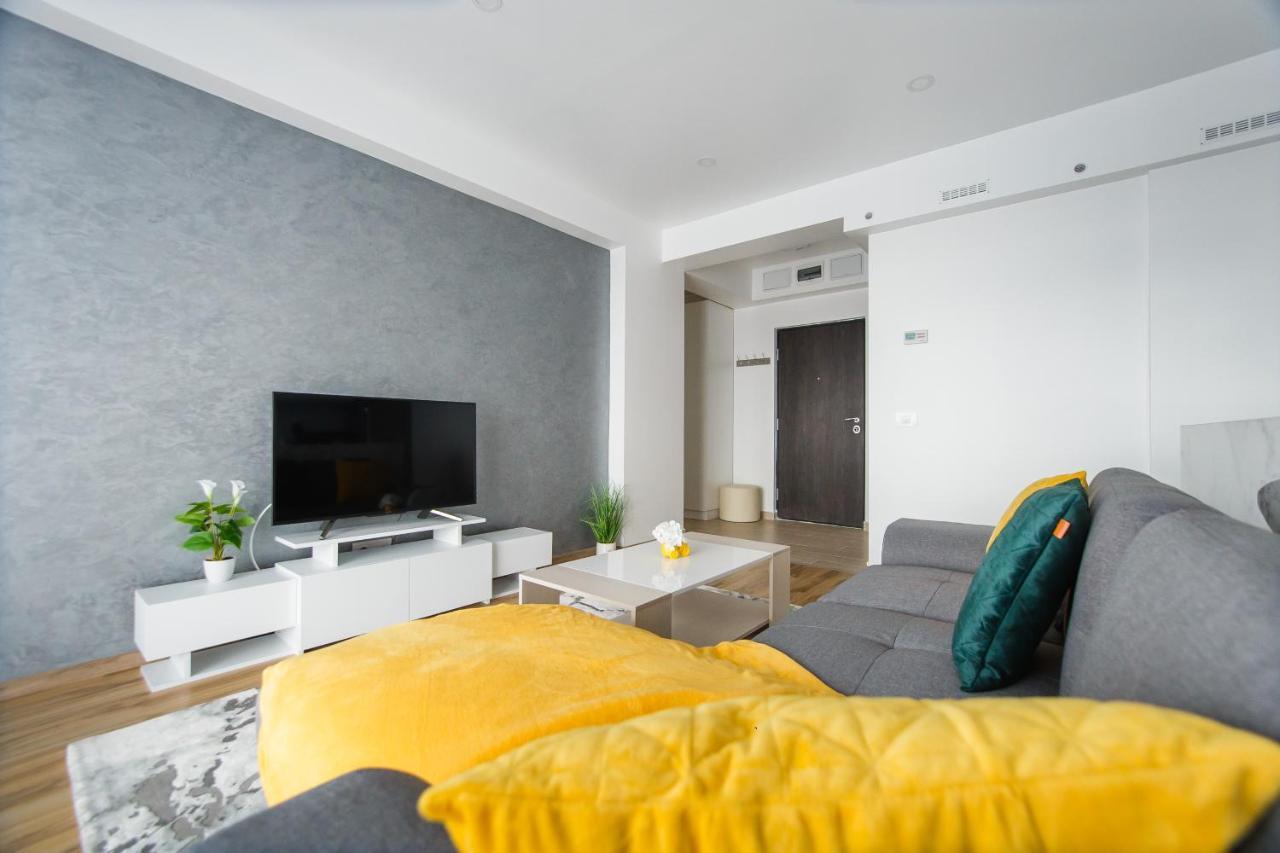 Elegant & Spacious - Central Apartment Орадя Экстерьер фото