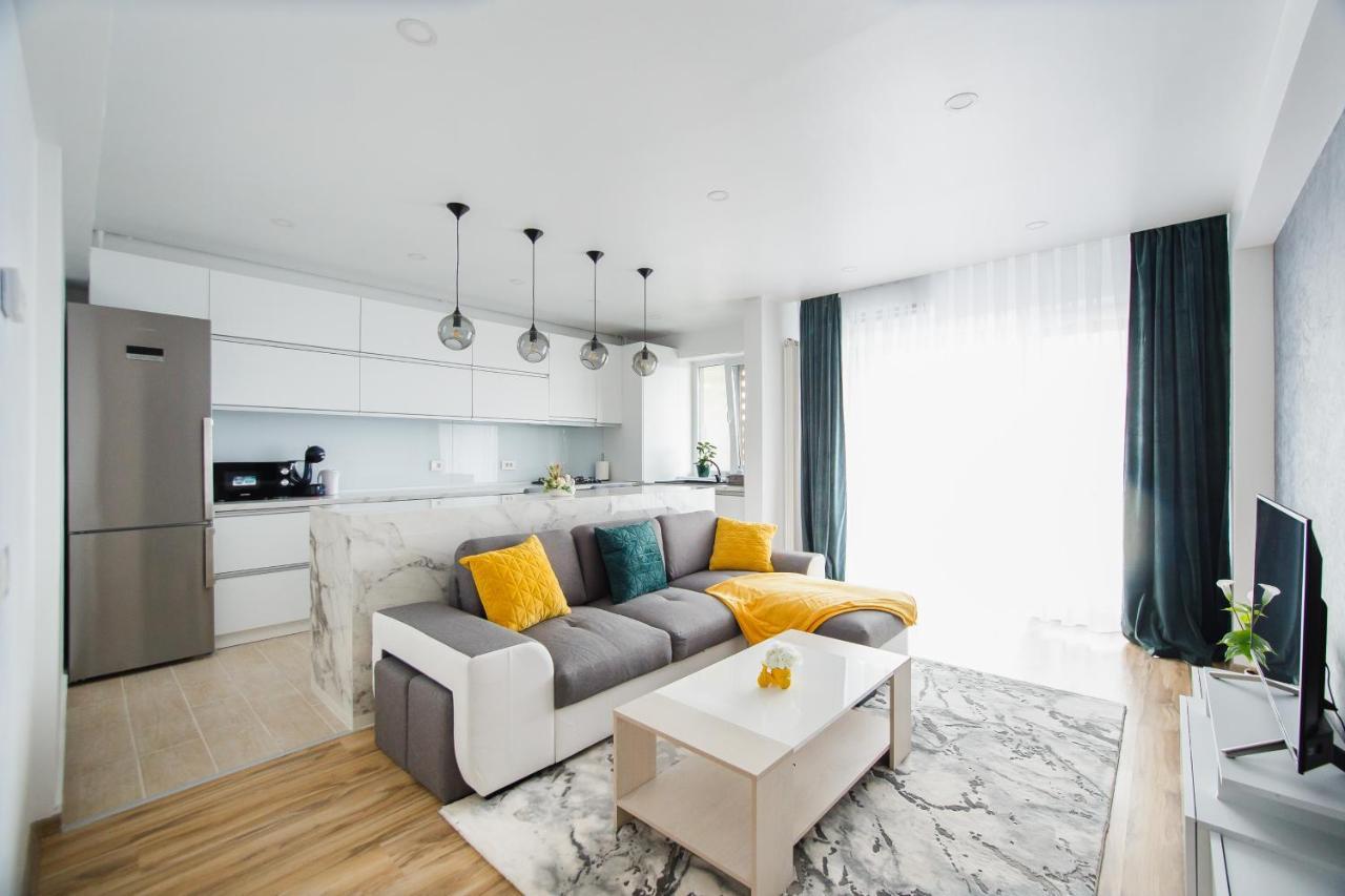 Elegant & Spacious - Central Apartment Орадя Экстерьер фото